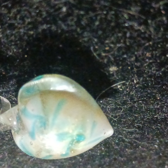 Elegant Blue Heart Pendant Necklace - Picture 3 of 6